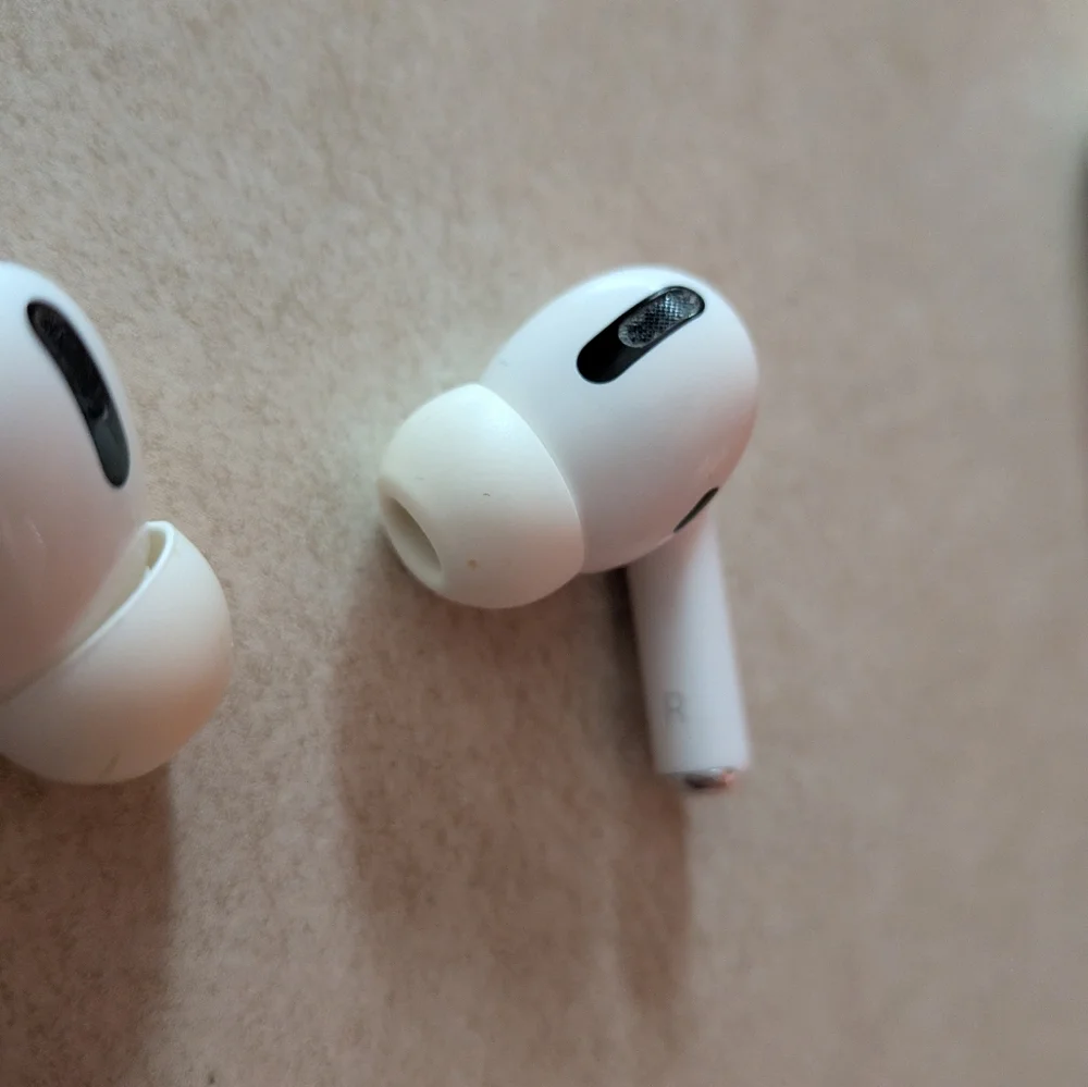 Apple Airpods Pro 2 Wireless Earbuds - Picture 6 of 9